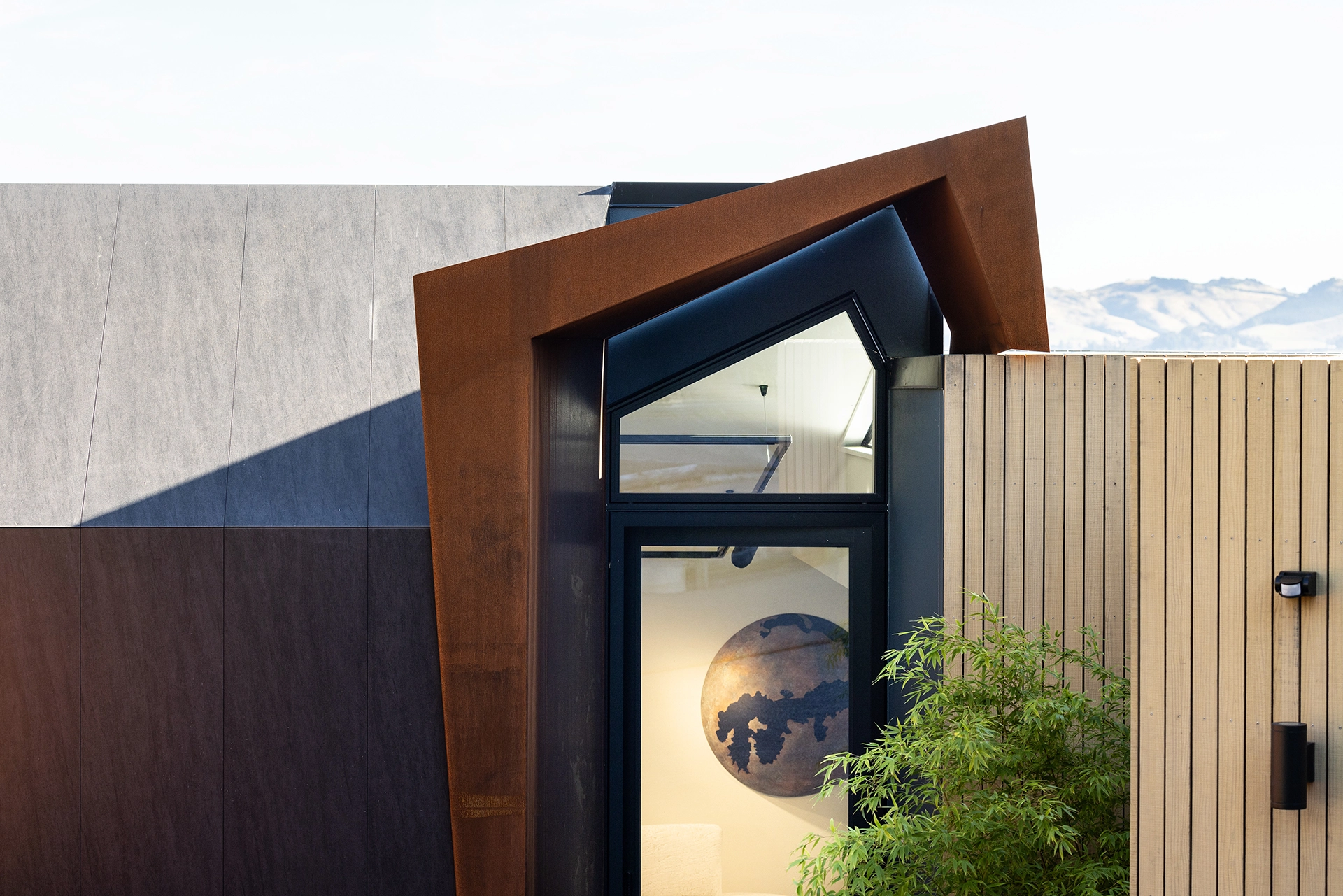 Neolith Basalt Black — aplikasi building facade