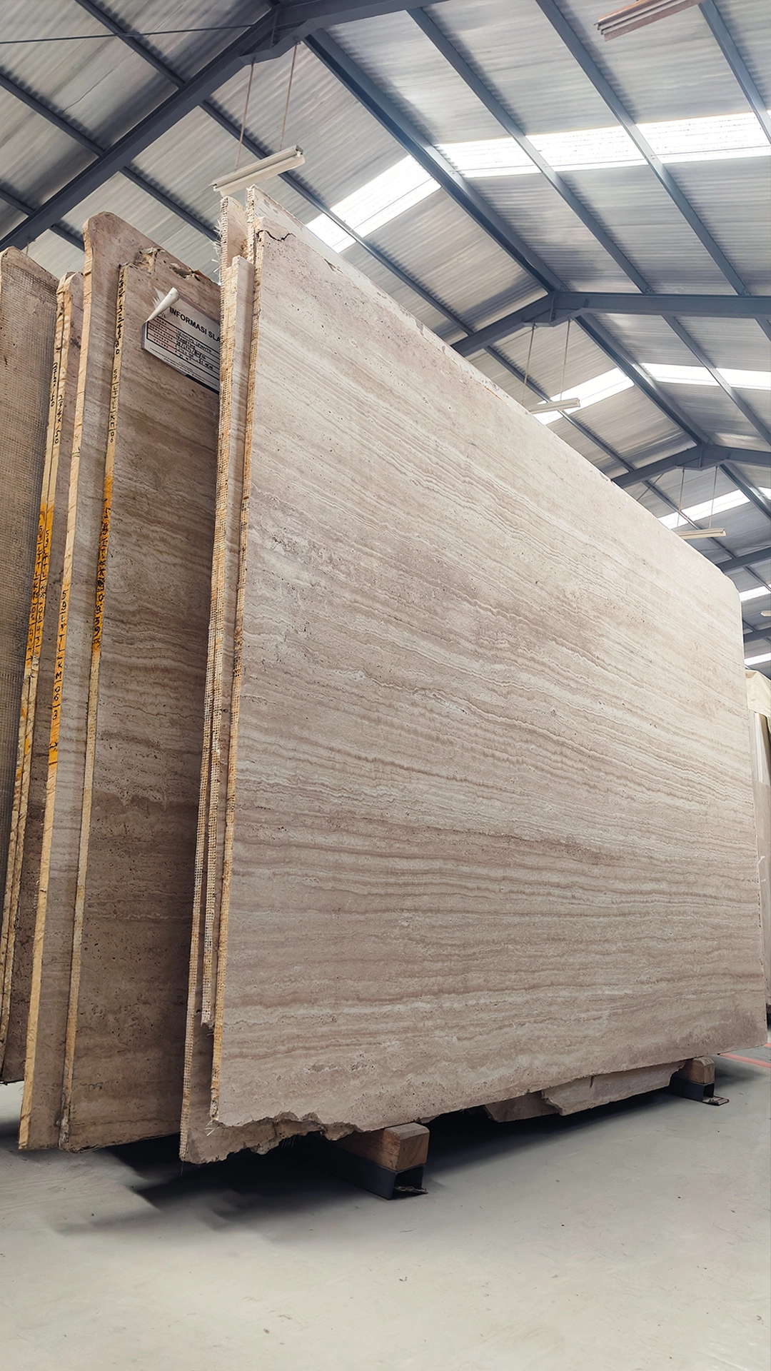 Travertine — material character