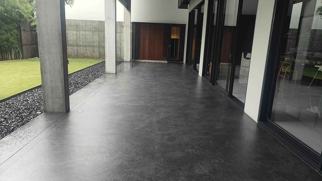 Detail pemasangan Neolith pada bidang exterior